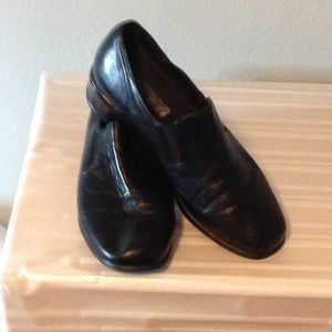 Classic Munro Slip-on Black Shoes